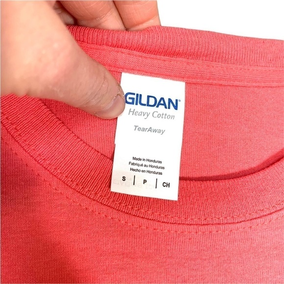 Gildan Coral Pink Gold Glitter Spread Kindness Everyday Graphic T-Shirt Size S - Picture 8 of 15